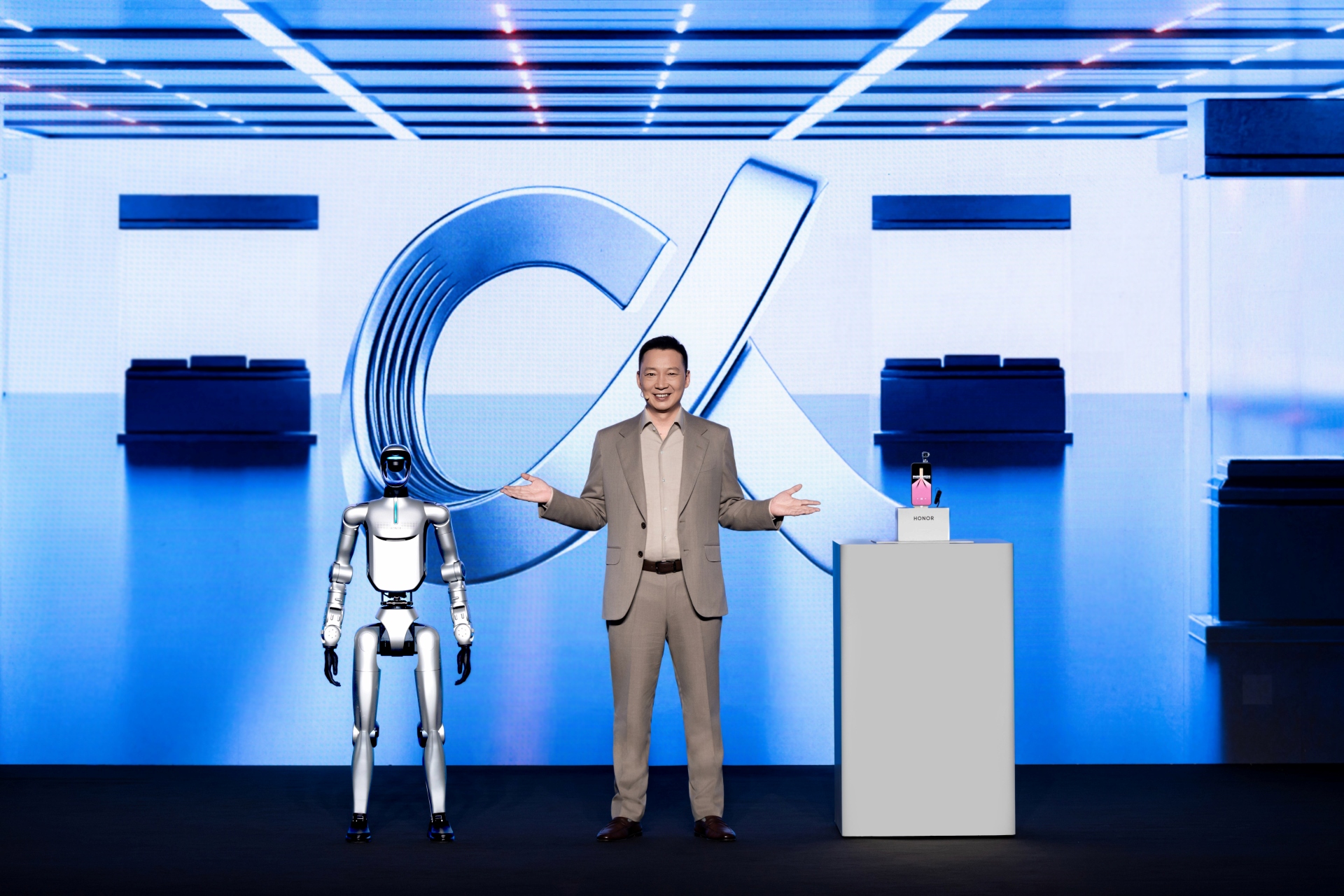 James LI CEO Honor Robot Phone