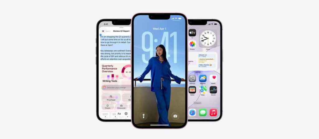 A imagem apresenta três iPhones alinhados de forma elegante sobre um fundo cinzento neutro, captando a essência da experiência do utilizador em três vertentes distintas. O iPhone central, que assume o papel principal na composição, destaca a personalização estética com um ecrã de bloqueio vibrante; este exibe uma fotografia de uma pessoa com roupas azuis num cenário costeiro, sob o icónico relógio digital que marca as 9:41 de uma quarta-feira. À esquerda, o foco vira-se para a produtividade e inteligência, mostrando uma interface de edição de texto para um relatório de performance ("Review Q1 Report"), onde se destacam ferramentas de escrita inteligentes ("Writing Tools") e gráficos analíticos. Do lado direito, vemos o quotidiano organizado, com o ecrã de início repleto de aplicações familiares — como o Tempo, Mapas e Bolsa — e widgets que gerem a agenda pessoal, incluindo lembretes para lanches ou treinos de basquetebol. Esta tríade visual resume como a tecnologia atual se adapta tanto aos momentos de expressão pessoal como às exigências do trabalho e da rotina diária.