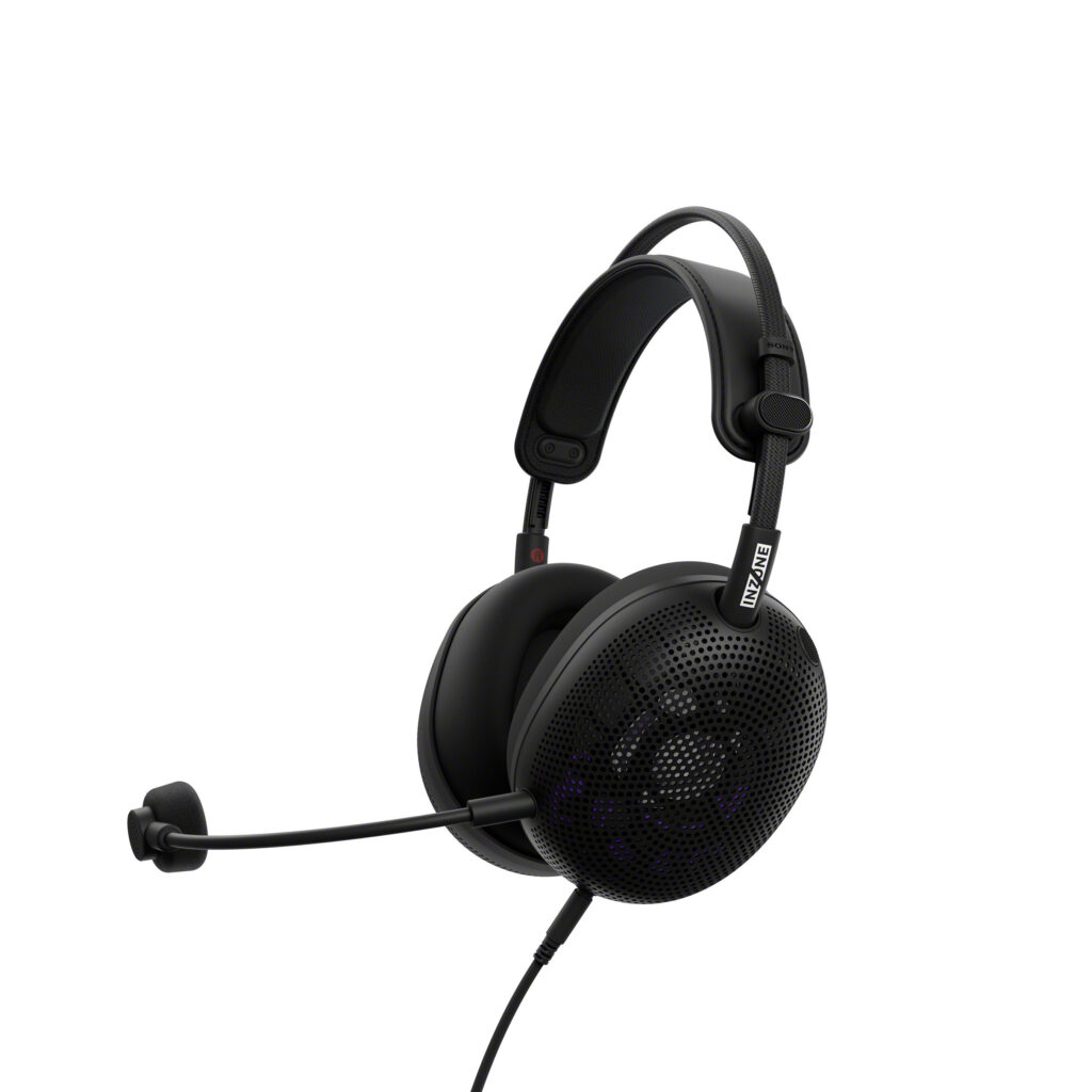 Um par de auscultadores com microfone de gaming e estrutura aberta Sony INZONE H6 Air na cor preta, em ângulo, num fundo branco.
